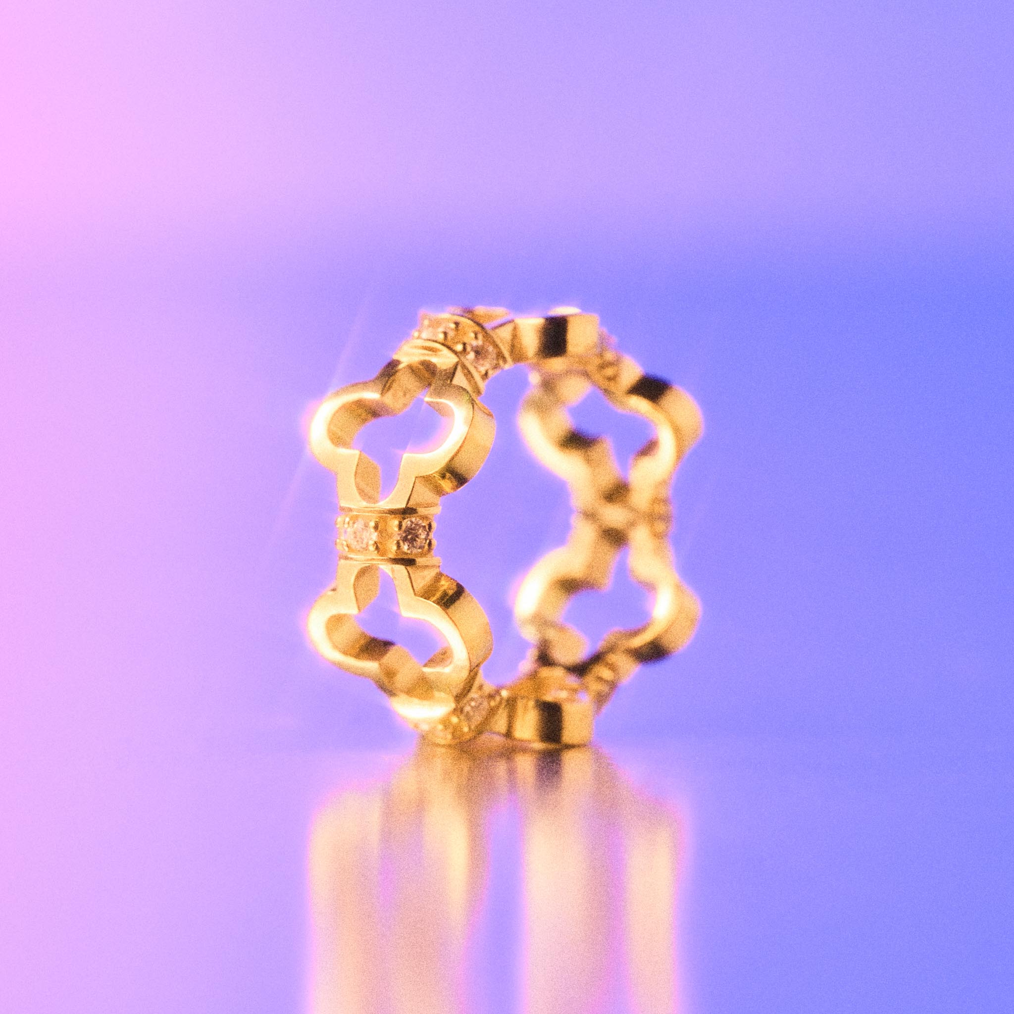 Hug Ring<br />
-k18 yellow gold<br />
-diamonds